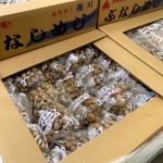 【山形県産 入荷情報】ぶなしめじ(鮭川産）、ナイアガラ(ぶどう)の入荷が始まりました