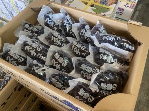 【県外産 入荷情報】スチューベン(青森県産)の入荷が最盛期を迎えました